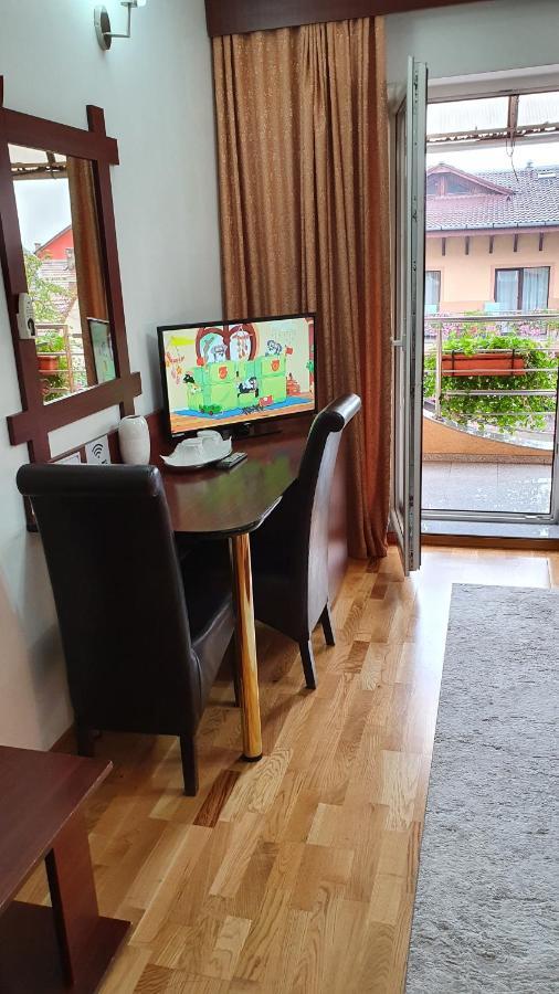 Pensiunea Select Arad Buitenkant foto