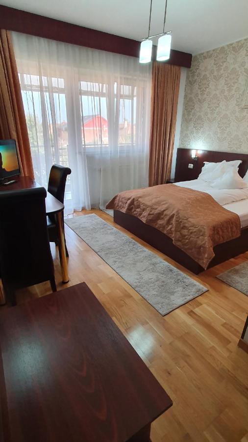 Pensiunea Select Arad Buitenkant foto