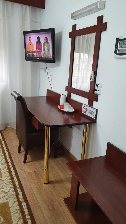 Pensiunea Select Arad Buitenkant foto