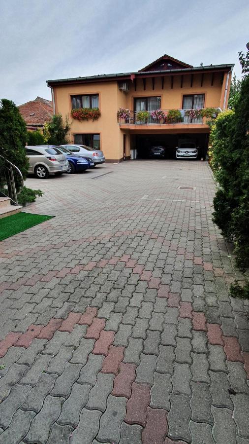 Pensiunea Select Arad Buitenkant foto