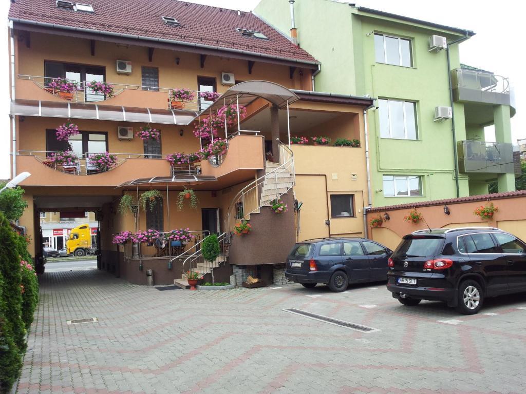 Pensiunea Select Arad Buitenkant foto
